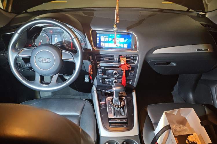 Used Audi Q5 2017 40 TFSI Ambition Edition Audio And AC Panel