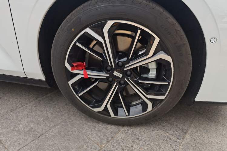 Used Geely Galaxy E8 2025 700 km Long-Range Intelligent Driving Version