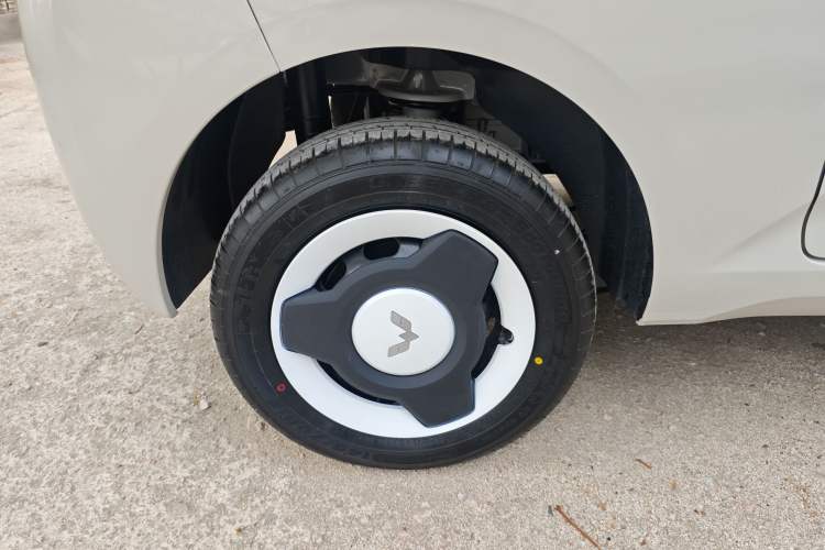 Used Wuling Hongguang MINIEV 2024 3rd Generation 215km Youth Edition Right Rear Wheel Hub