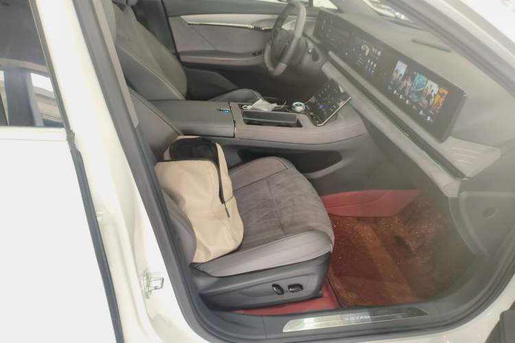 Used VOYAH PASSION 2024 PHEV Four-Wheel Drive Ultra-Long Range Flagship Model Right Front Seat