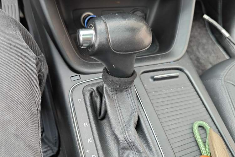 Used Kia Sorento 2013 2.2T 7-seat Diesel Luxury Edition Gear Lever