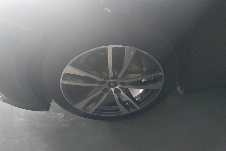 Used Audi A6L 2023 Revised 40 TFSI Luxury Dynamic Edition Left Front Wheel Hub