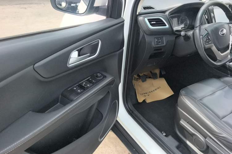 Used SWM X7 2016 1.5T Manual Luxury Edition 7 Seats Driver Seat