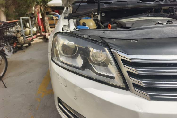 Used Volkswagen Magotan 2012 Facelift 1.8TSI Prestige Model Right Front Headlight