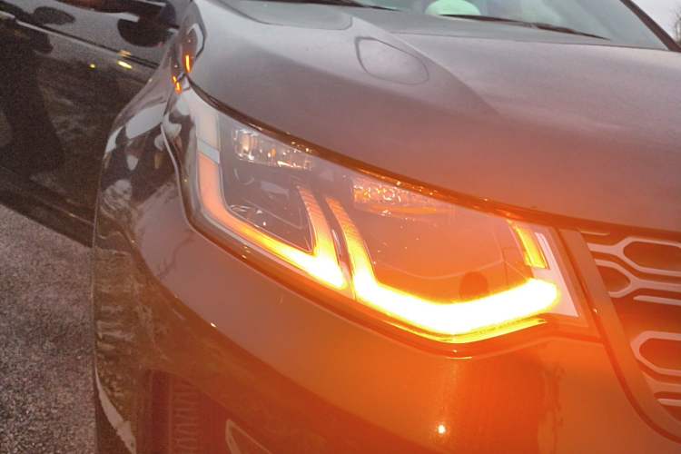 Used Land Rover Discovery Sport 2022 Revised Version 249 PS R-Dynamic S Performance Edition 5 Seats Right Front Headlight