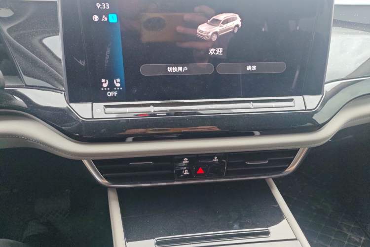 Used Volkswagen Teramont 2023 530 V6 All-Wheel Drive Prestige Flagship Edition Audio And AC Panel