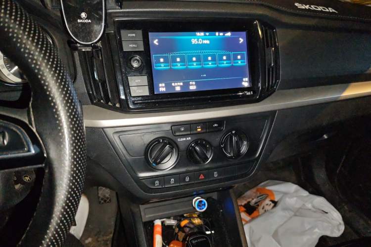 Used Skoda Kamiq 2018 1.5L Automatic Standard Edition China VI Audio And AC Panel