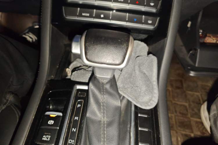 Used Sinotruk VGV U70 2020 1.5T Automatic Smart Enjoyment Elite Navigation Version 7 Seats Gear Lever