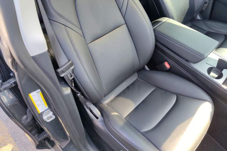 Used Tesla Model Y 2021 Long-Range All-Wheel-Drive Version Right Front Seat