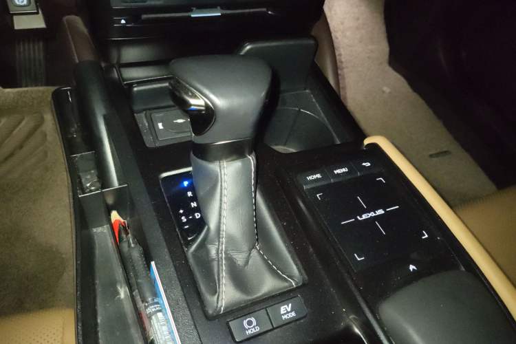 Used Lexus ES 2020 300h Premier Edition Gear Lever