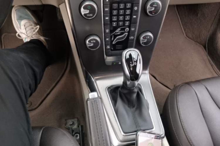 Used Volvo V40 2015 1.6T Zhiyi Edition