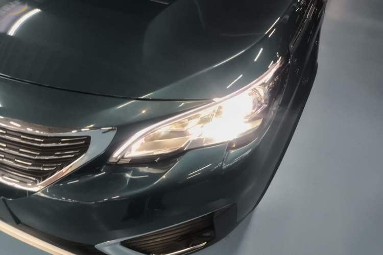 Used Peugeot 5008 2017 350THP 7-Seater Elite Edition Left Front Headlight