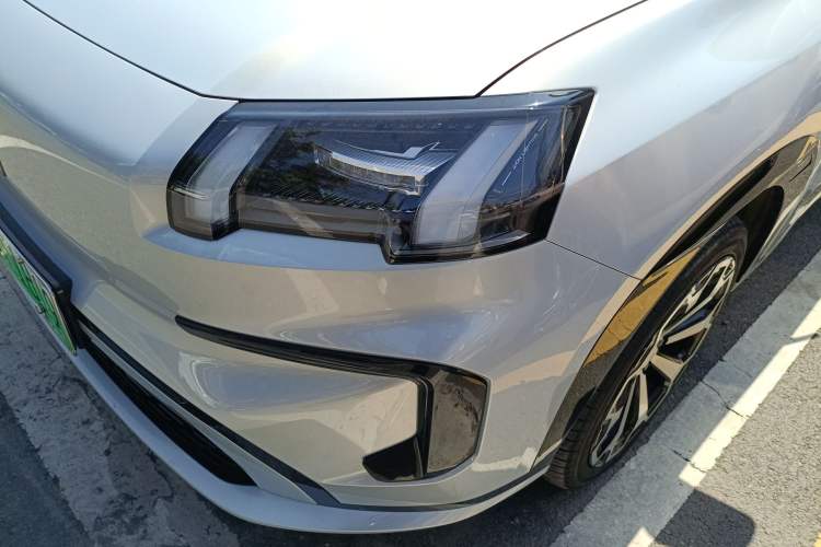 Used AION V 2024 Aion Tyrannosaurus 650 Smart Luxury Edition
