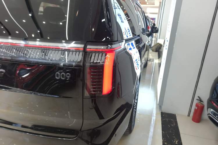 Used Zeekr 009 2024 7-Seater Aisle Version 108 kWh