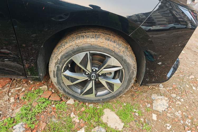 Used GAC Trumpchi M6 2023 PRO 270T DCT Luxury Edition Right Front Wheel Hub