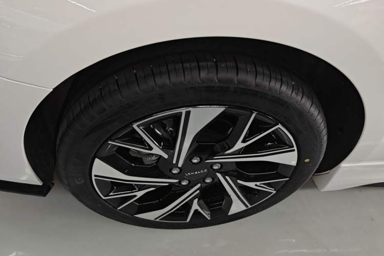 Used Lynk & Co 03 2026 Model 1.5TD DCT Pro Right Rear Wheel Hub