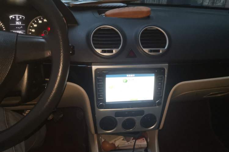 Used Volkswagen Lavida 2013 Classic 1.6L Manual Fashion Edition Audio And AC Panel