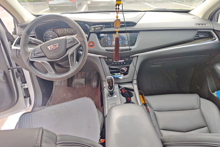 Used Cadillac XT5 2017 Anniversary Edition 25T Luxury Model Center Console