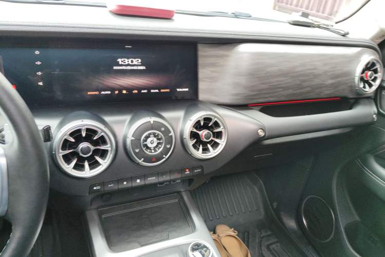 Used Tank 300 2023 City Edition 2.0T—Stylish as Ever Audio And AC Panel