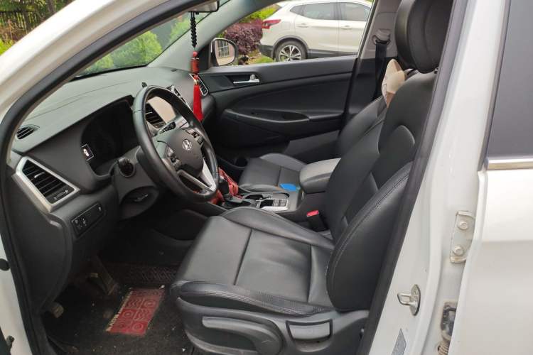 Used Hyundai Tucson 2015 1.6T Dual-Clutch Two-Wheel-Drive Smart Model Left Front Seat