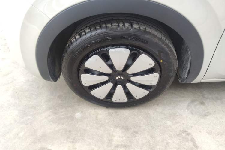 Used Wuling Bingo 2024 333 km Lingxi Connected Version Left Front Wheel Hub
