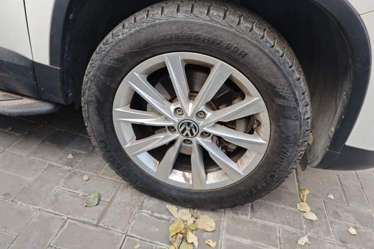 Used Volkswagen Tiguan L 2016 280TSI Automatic Two-Wheel-Drive Silk Road Style Edition
