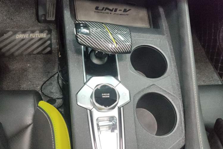 Used CHANGAN UNI-V 2022 2.0T Sporty Version Gear Lever