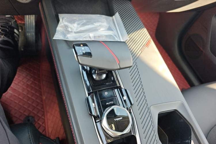 Used Oshan Z6 2022 Blue Whale 1.5T DCT Luxury Model
