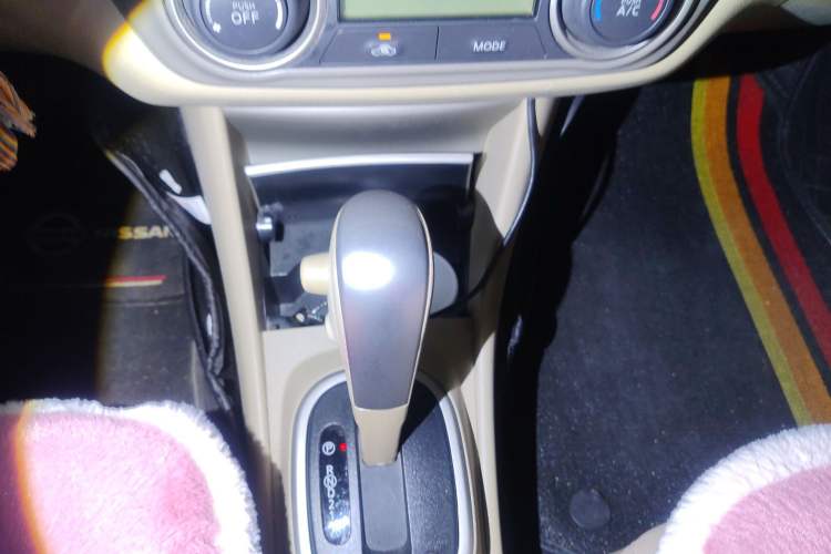 Used Nissan Sylphy 2016 Classic 1.6XE Automatic Leading Edition Gear Lever