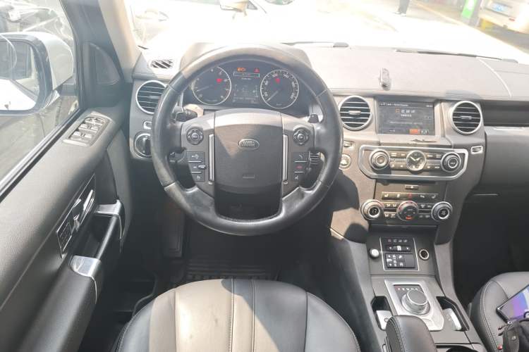 Used Land Rover Discovery 2015 3.0 SC V6 HSE Steering Wheel