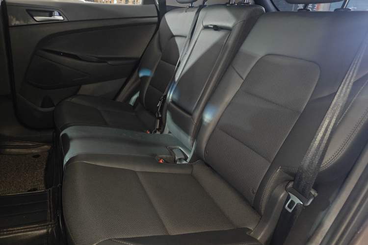 Used Hyundai Tucson 2018 1.6T Dual-Clutch Two-Wheel Drive 15th Anniversary Special Edition Left Rear Seat