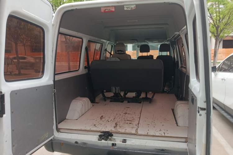 Used JMC Transit 2017 2.8T Commercial Version Short Wheelbase Mid-Roof 6/7/8-Seater JX493 Trunk