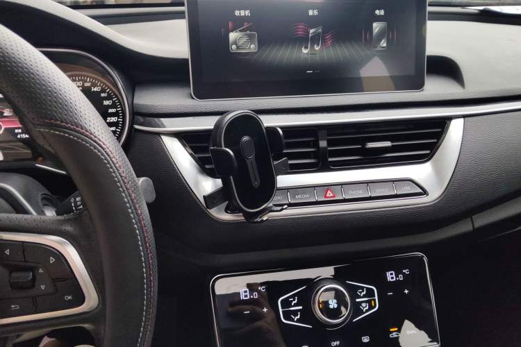 Used Hongqi H5 2022 Classic Model 1.5T DCT Flagship Edition Audio And AC Panel