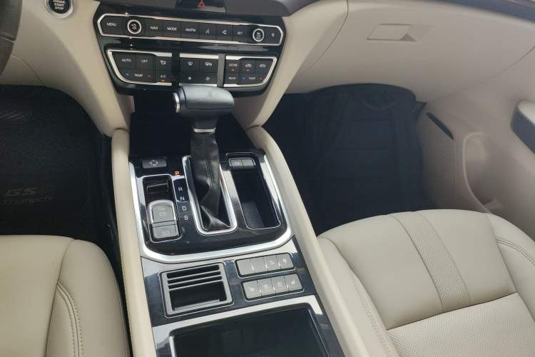 Used GAC Trumpchi GS8 2017 320T Two-Wheel Drive Luxury Smart Connectivity Version (7 Seats)