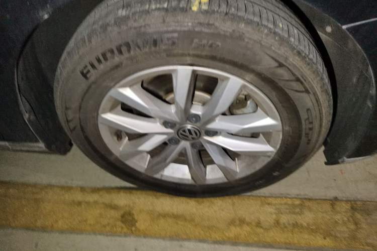 Used Volkswagen Magotan 2017 330TSI DSG Comfort Model Right Front Wheel Hub