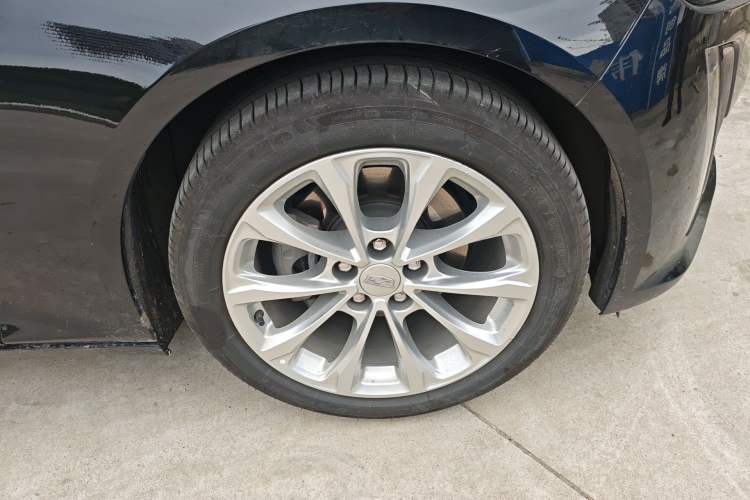 Used Cadillac CT5 2023 28T Luxury Edition (Standard Version) Right Front Wheel Hub