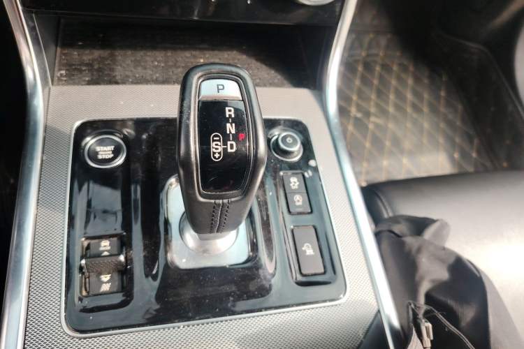 Used Jaguar XEL 2020 2.0T 200 PS R-DYNAMIC S Advanced Sport Edition Gear Lever