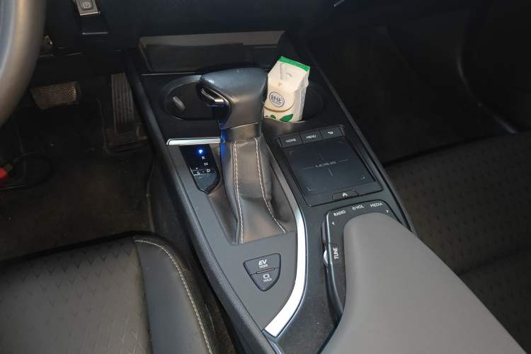 Used Lexus UX 2020 260h Explore-Cool Edition
