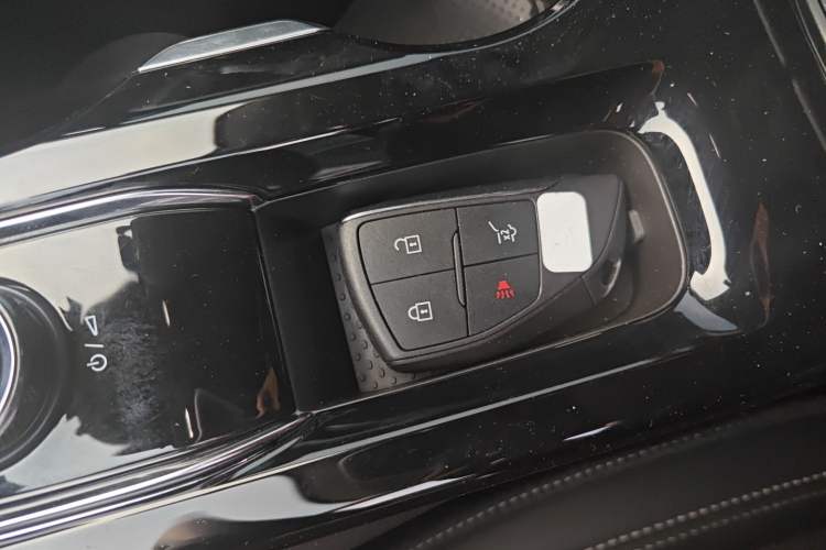 Used Buick Envision 2025 25T Entry-Grade Platinum Edition Vehicle Key