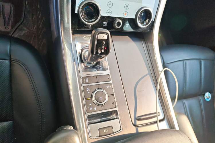 Used Land Rover Range Sport 2021 3.0 L6 SE Gear Lever