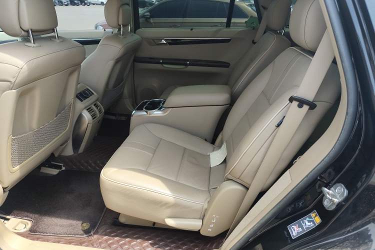 Used Mercedes-Benz R-Class 2014 R 320 4MATIC Luxury Model
