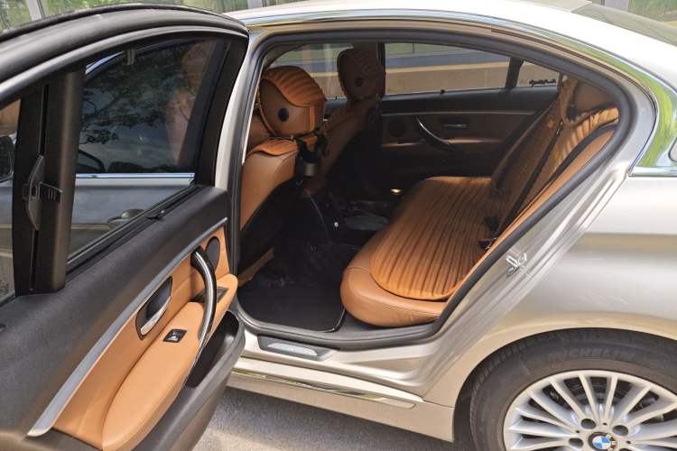 Used BMW 3 Series 2016 320Li Luxury Design Package Left Rear Seat