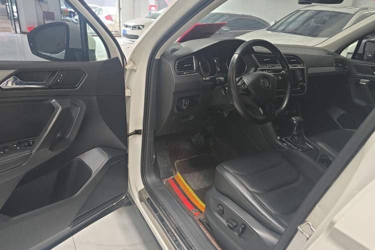 Used Volkswagen Tiguan L 2018 330TSI Automatic Two-Wheel Drive Luxury Edition Driver Seat