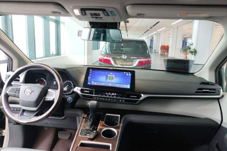 Used Toyota SIENNA 2023 2.5L Hybrid Comfort Edition Center Console