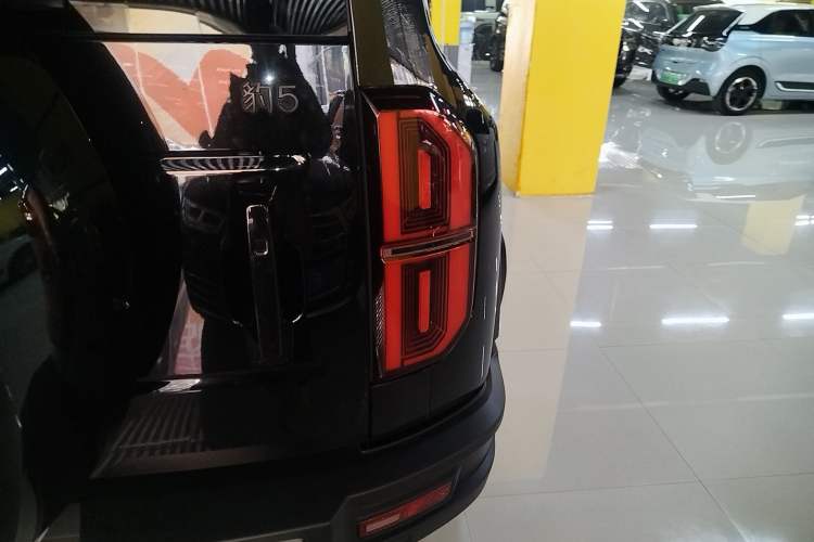 Used Formula Leopard 5 2023 Navigator Edition
