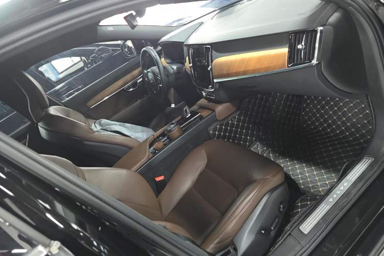 Used Volvo S90 2024 B5 Zhiyi Luxury Edition
