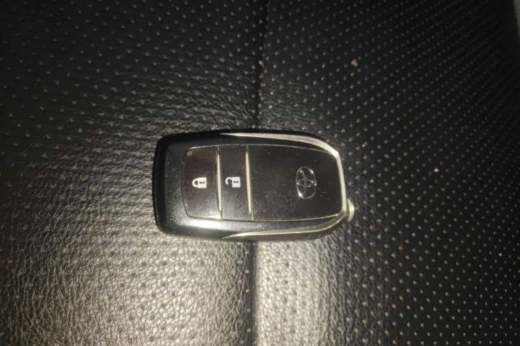 Used Toyota RAV4 2016 2.0L CVT Two-Wheel Drive Fashion Edition China V Standard
