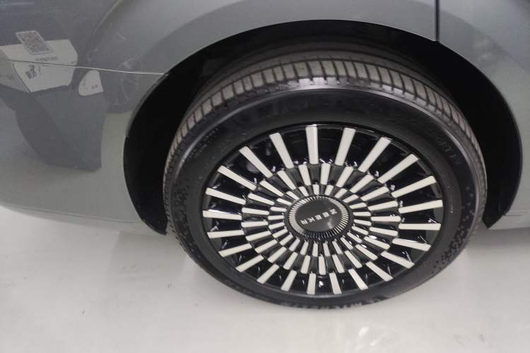 Used Zeekr 009 2024 Six-Seat Executive Version 4WD 108 kWh Right Rear Wheel Hub