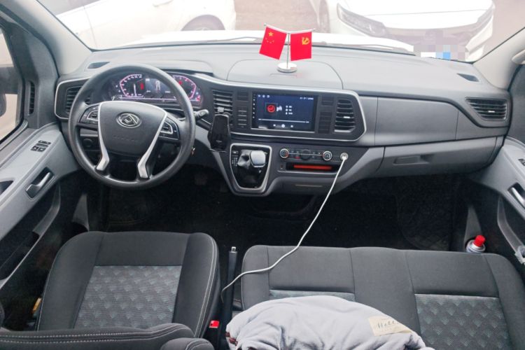 Used SAIC MAXUS Xintu V80 2024 Aotong Value Edition 6AMT Short Wheelbase Mid-Roof Model 127 Ps 5/6 Seats