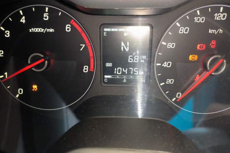 Used Baojun 310 2017 1.5L Automatic Fashion Model Odometer Close Up